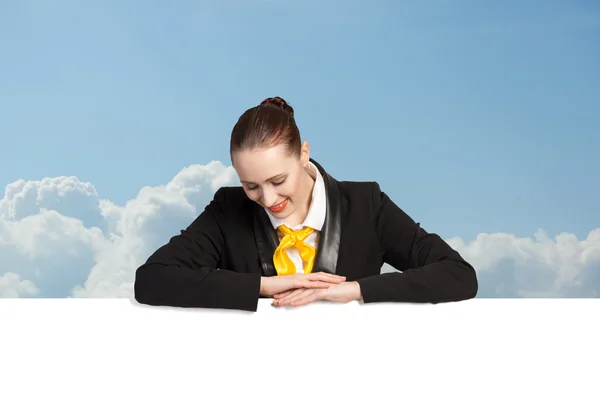 Mujer presentando algo — Foto de Stock