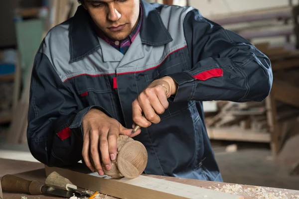 Carpintero en el trabajo —  Fotos de Stock