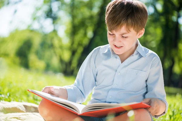 Boy in summer park — Stock Photo, Image