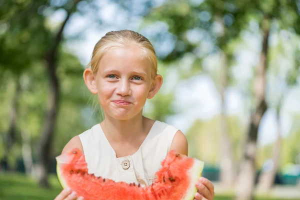 Kid watermeloen slice — Stockfoto