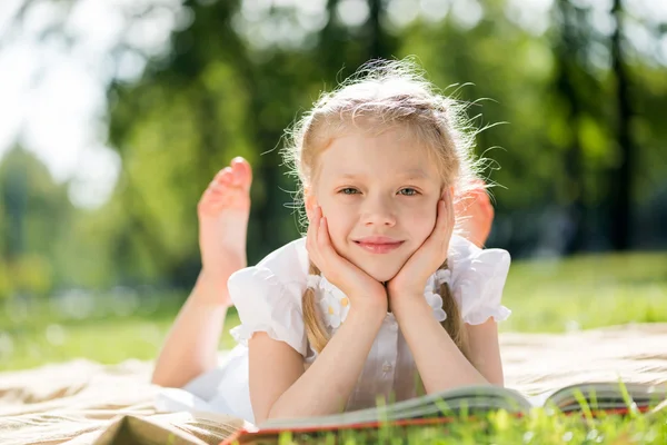 Zomer weekend in park — Stockfoto