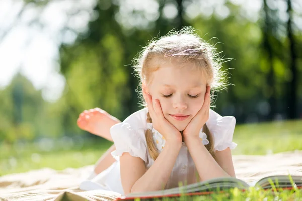 Zomer weekend in park — Stockfoto