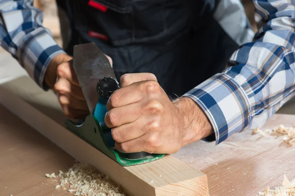 Timmerman op het werk — Stockfoto