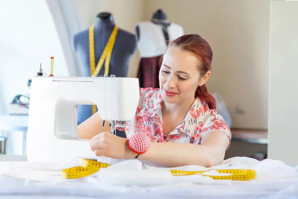 Seamstress at work — Stock Photo, Image