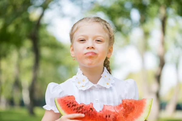 Snålt med vattenmelon segment — Stockfoto