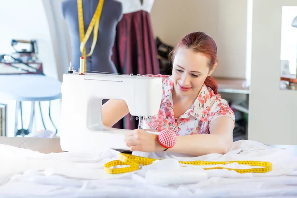 Seamstress at work — Stock Photo, Image