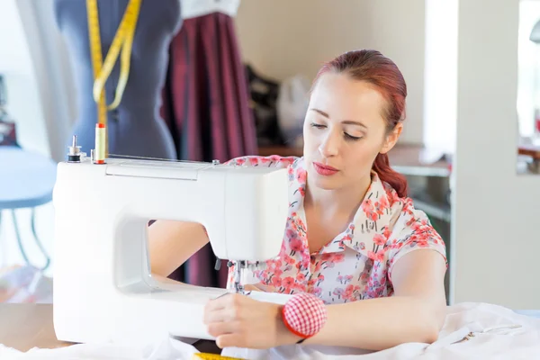 Seamstress at work — Stock Photo, Image