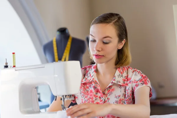 Seamstress at work — Stock Photo, Image