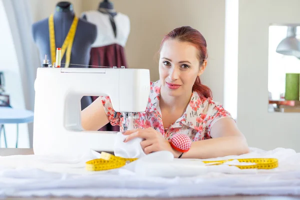 Seamstress at work — Stock Photo, Image