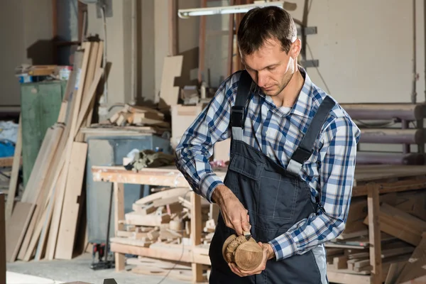 Falegname al lavoro — Foto Stock