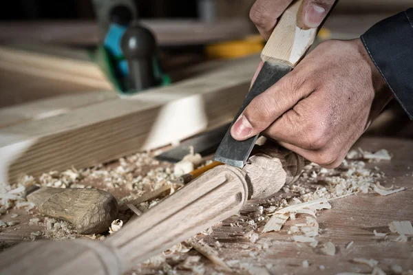 Tischler bei der Arbeit — Stockfoto