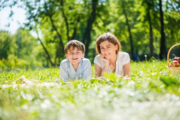 Family at park — Stock Photo, Image