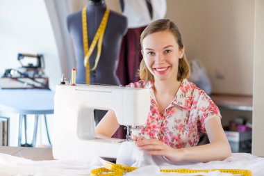 iş yerinde bir terzi