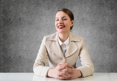 iş kadını gülümseyen