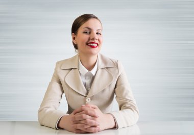 iş kadını gülümseyen