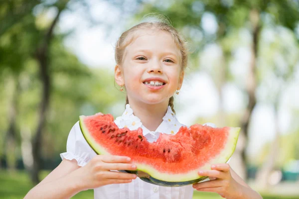 Snålt med vattenmelon segment — Stockfoto