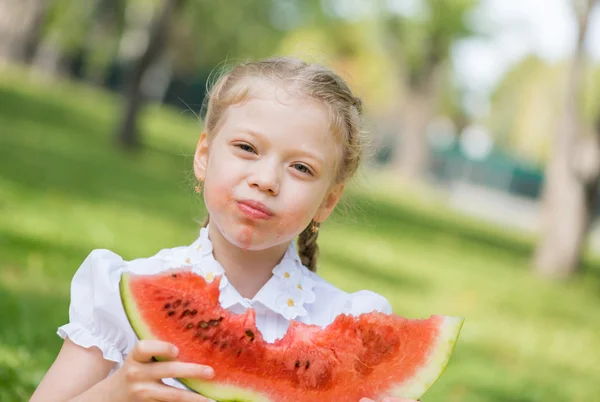 Snålt med vattenmelon segment — Stockfoto