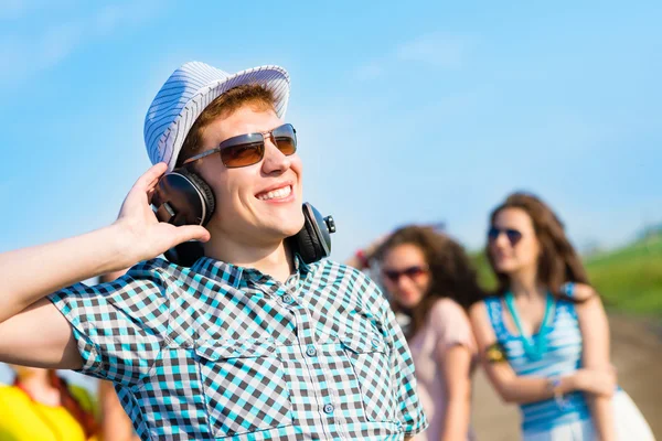 Young man in sunglasses — Stock Photo, Image