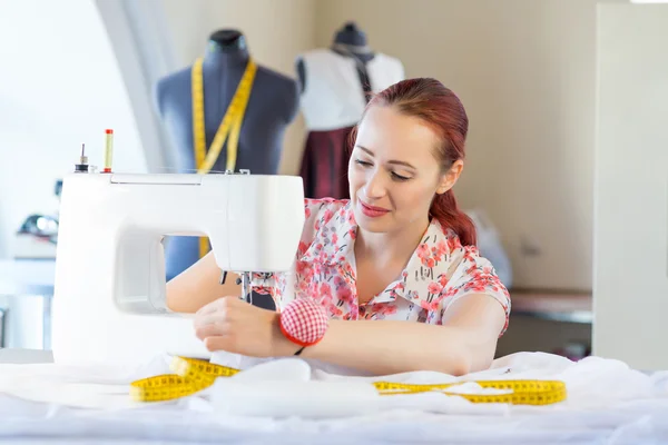 Seamstress at work — Stock Photo, Image