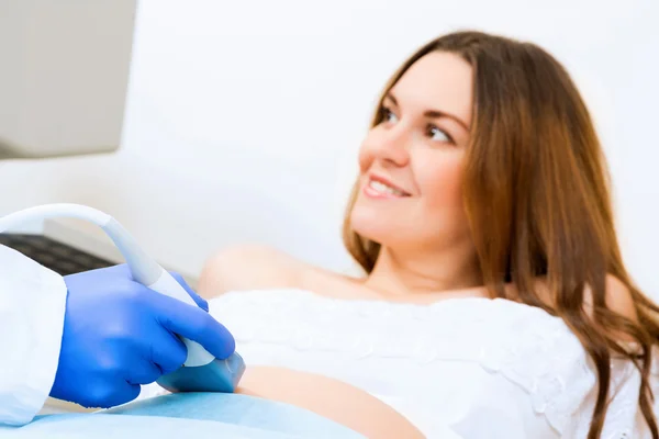 超音波スキャナーの妊娠 — ストック写真