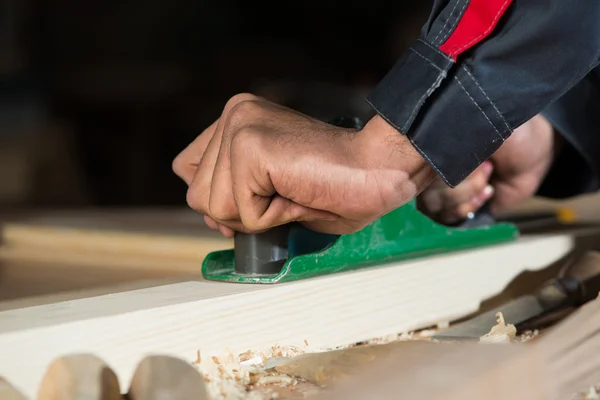 Tischler bei der Arbeit — Stockfoto