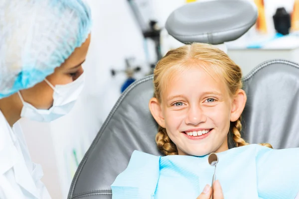 Dentist inspecting patient — Stock Photo, Image