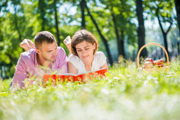 Date in park — Stock Photo, Image