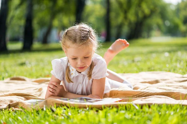 Week-end d'été dans le parc — Photo