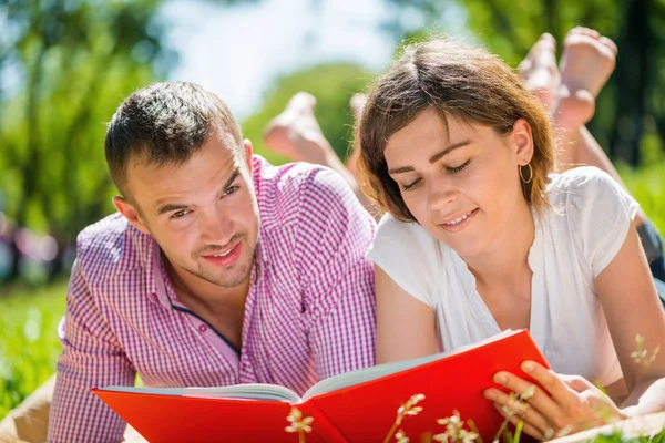 Date dans le parc — Photo