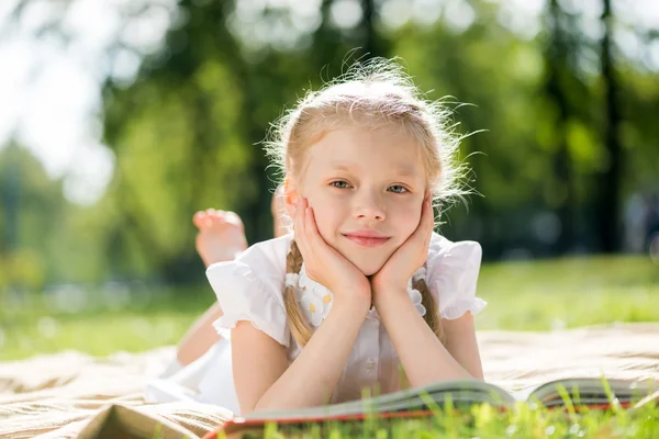 Sommaren helgen i park — Stockfoto