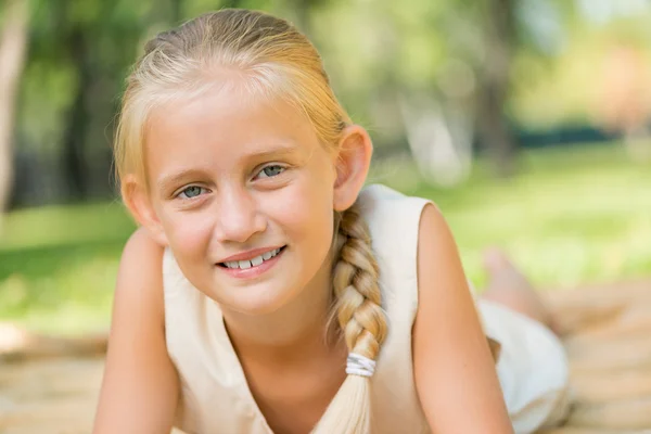 Girl enjoying summertime — Stock Photo, Image