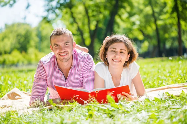 Date in park — Stock Photo, Image