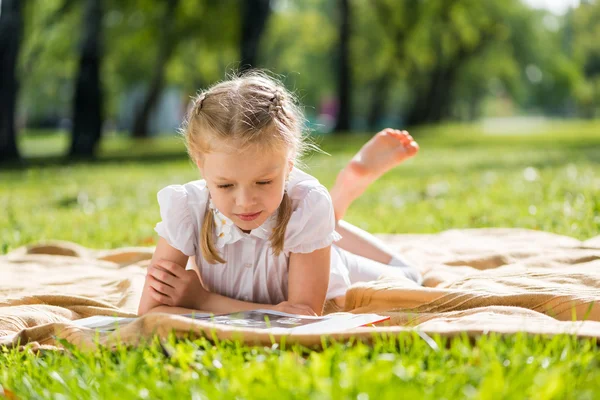 Week-end d'été dans le parc — Photo