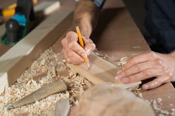 Timmerman op het werk — Stockfoto