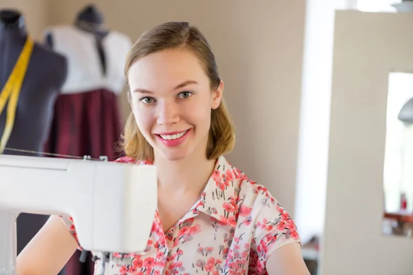 Seamstress at work — Stock Photo, Image