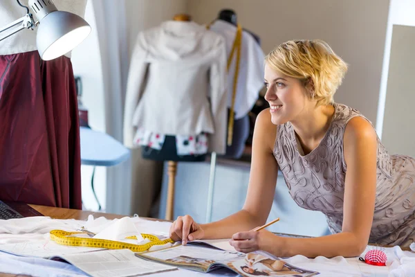 Sempstress no trabalho — Fotografia de Stock