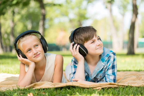 Kids wearing headphones — Stock Photo, Image