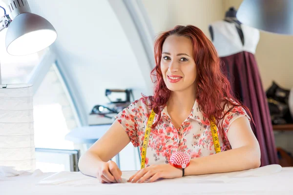 Seamstress woman at work — Stock Photo, Image