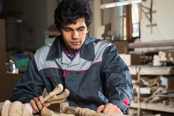 Carpintero en el trabajo —  Fotos de Stock