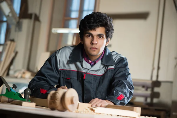 Snickare på jobbet — Stockfoto