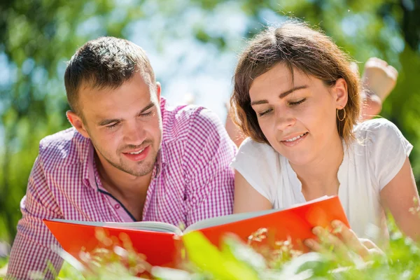 Date in park — Stock Photo, Image