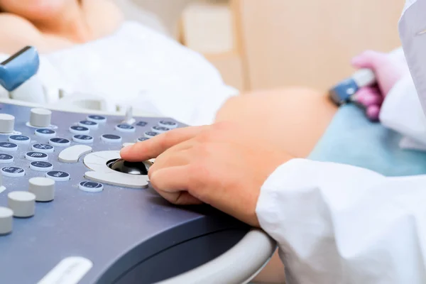 Hand en abdominale echografie scanner — Stockfoto