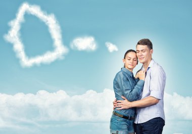 Mutlu çift kucaklaşması