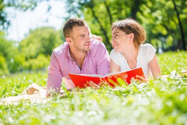 Genç Romantik Çift