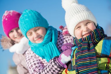 Kış Park üç mutlu çocuk