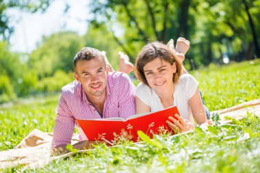 Genç Romantik Çift