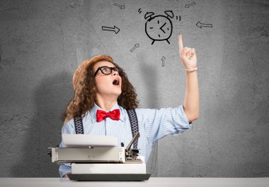 Güzel bir kadın yazar