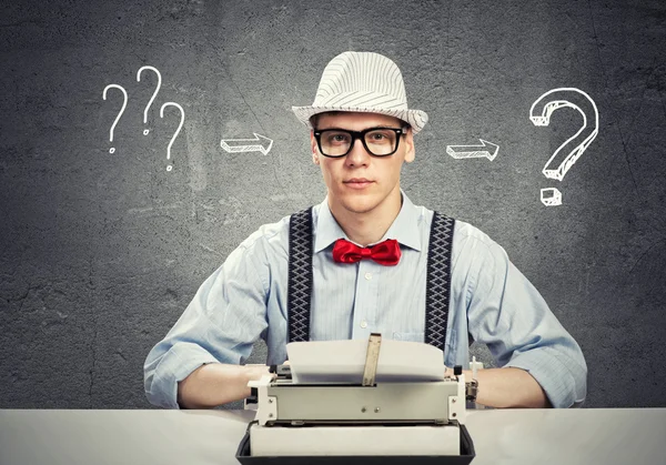 Man writer with typing machine — Stock Photo, Image