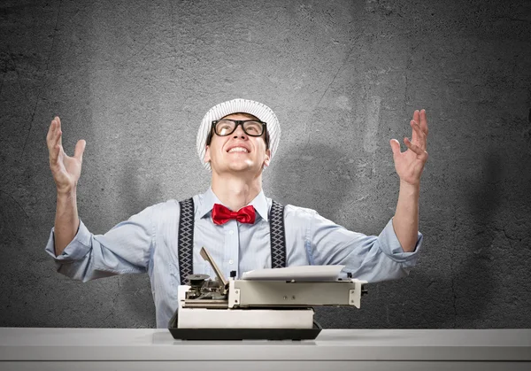 Man writer with typing machine — Stock Photo, Image