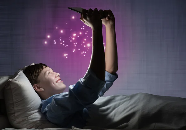 Teenager Reading in bed — Stock Photo, Image